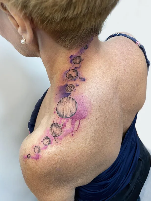 color watercolor tattoo auf back of neck #50099 | Tätowierer Анна Иванова
