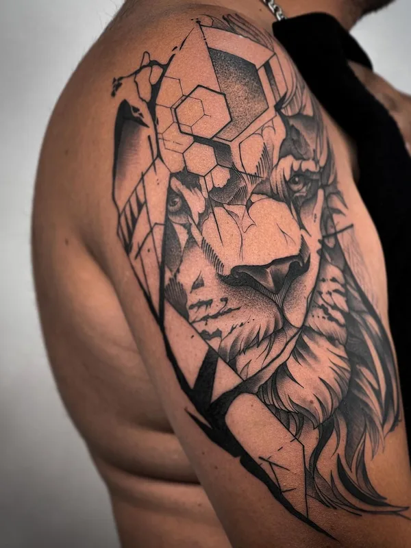 male black and grey geometric Tatuaggio su shoulder #50152 | Tatuatore Святослав Синяшин