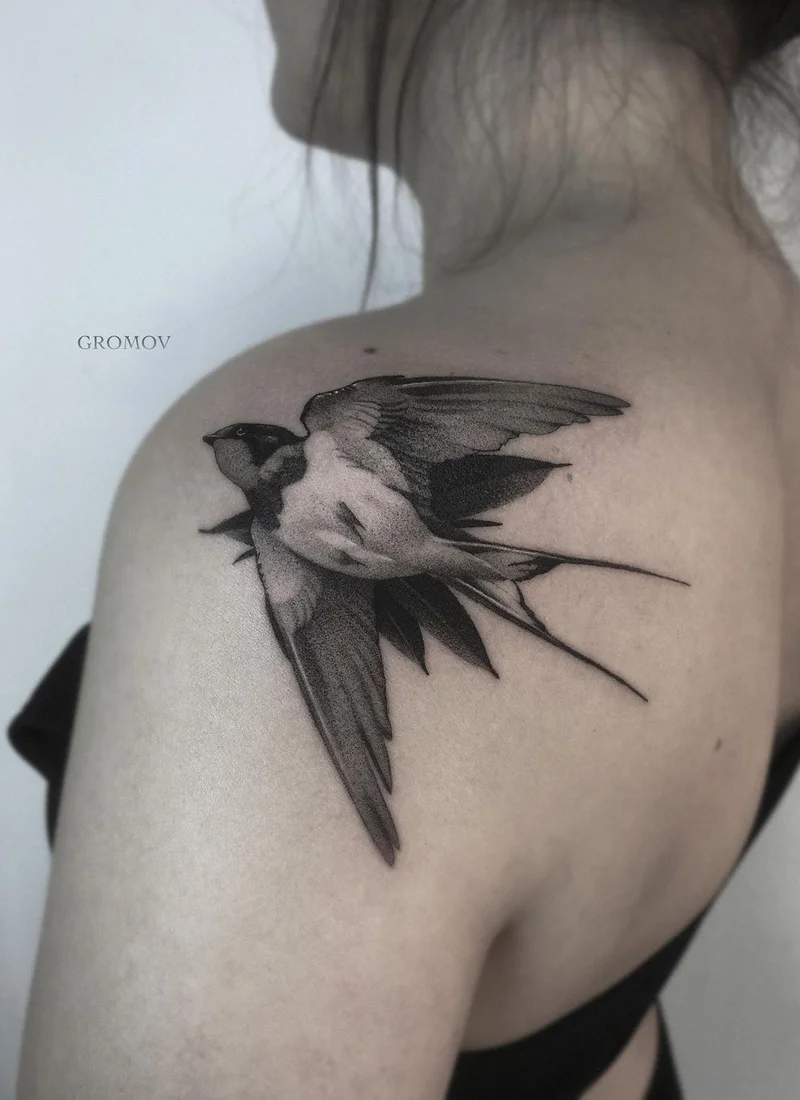 Schwalben-Tattoo: Bedeutung und Geschichte