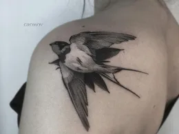 Schwalben-Tattoo: Bedeutung und Geschichte