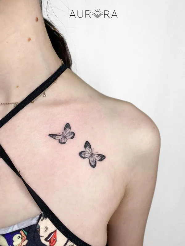female black fineline tatouage sur collarbone #50377 | Artiste tatoueur Данила