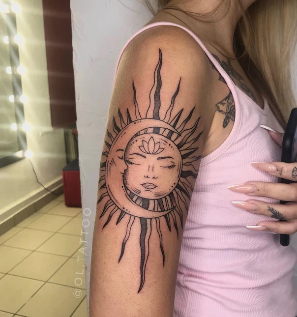Лайнворк Sun, Moon tattoo на Плечо