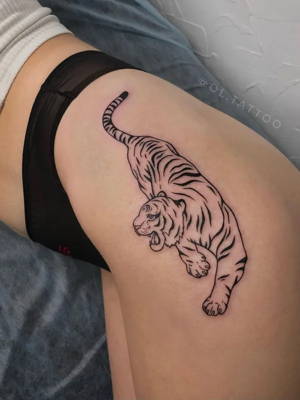 female black linework татуировка на thigh #50537 | Тату мастер Ольга Иванова