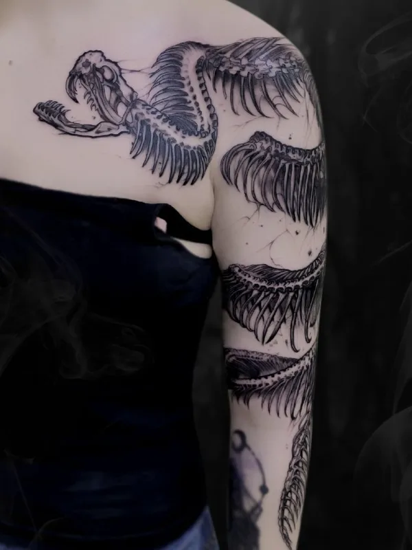 female black and grey biomechanical tatuaje en full sleeve #50551 | Tatuador Миша Макеев