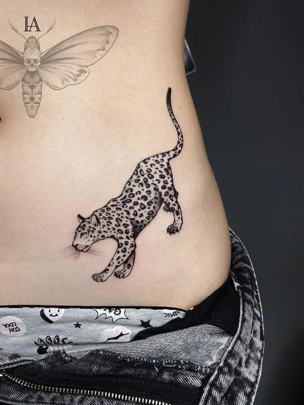 female black linework татуировка на hip #50577 | Тату мастер Арина Инголычева