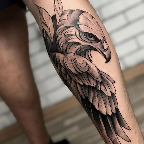 Чёрно-серая Bird, Eagle tattoo на Икра