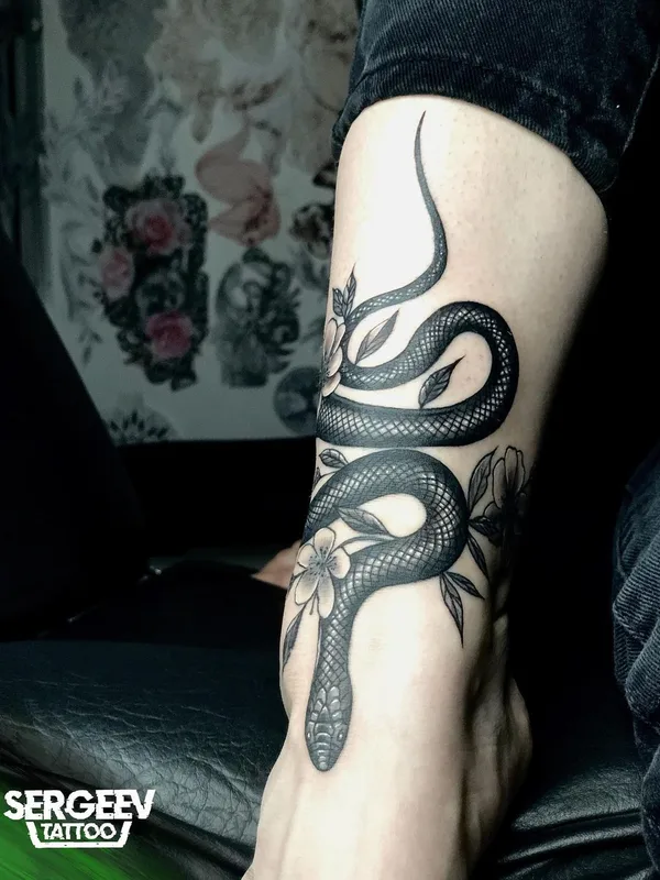 black and grey blackwork татуировка на ankle #50685 | Тату мастер Сергей Сергеев