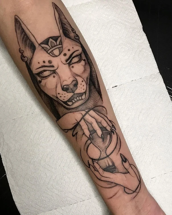 Блэкворк Animal, Hands tattoo на Предплечье