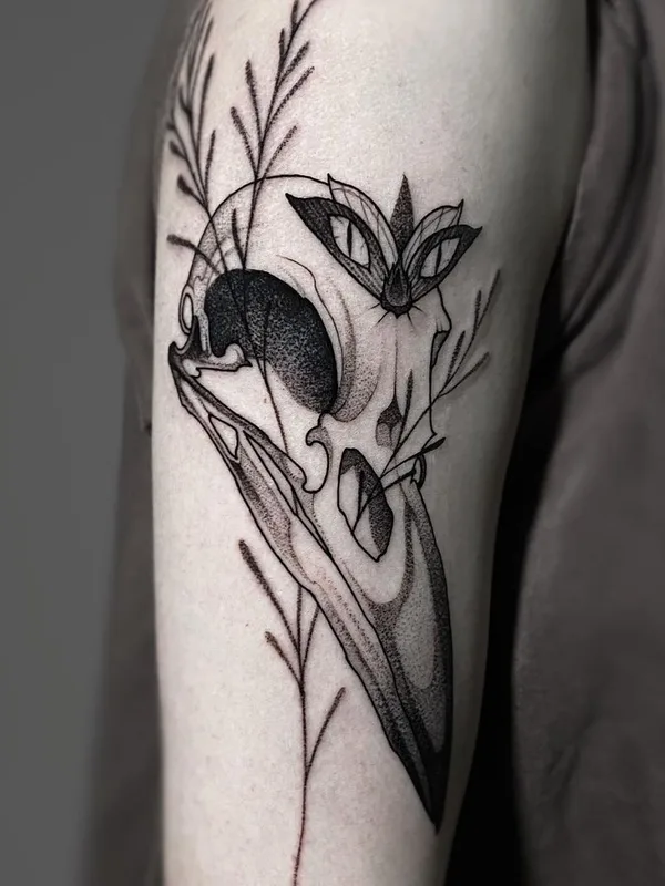 black and grey blackwork tattoo auf upper arm #50768 | Tätowierer Александра Летягина