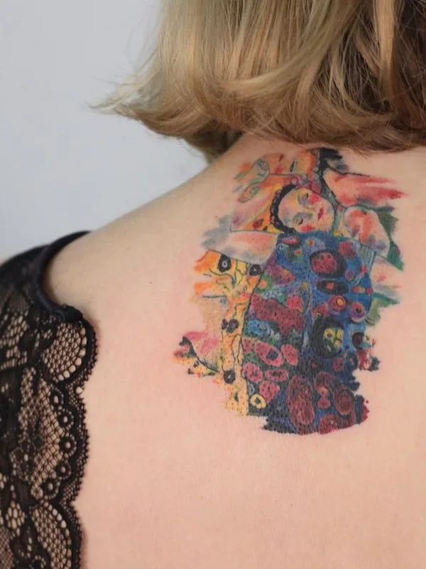 female color abstract tatuaje en shoulder blade #50809 | Tatuador Татьяна Симкинс