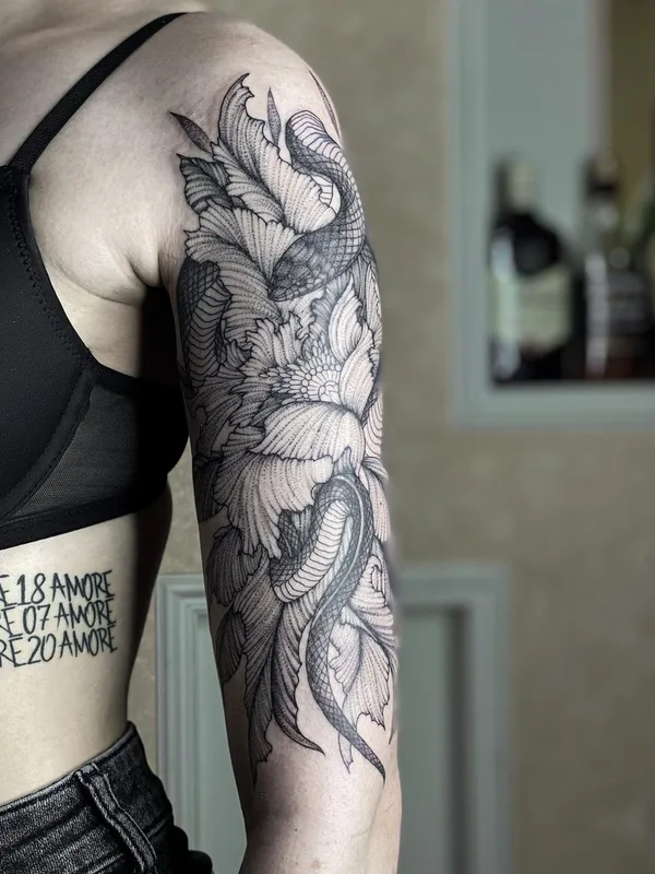 female black and grey blackwork tatuaje en full sleeve #50844 | Tatuador Александр Уколов