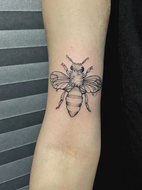 black and grey linework tatouage sur forearm #50890 | Artiste tatoueur Артур Михайлов
