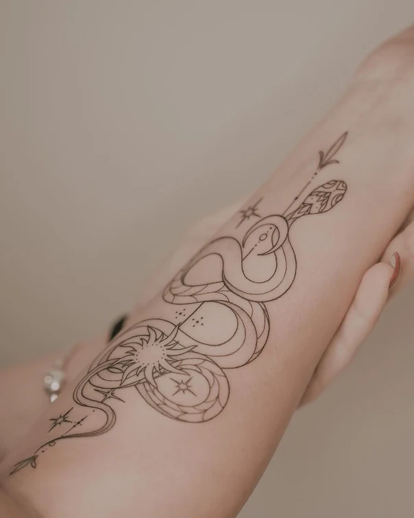 Лайнворк Snake, Stars tattoo на Предплечье