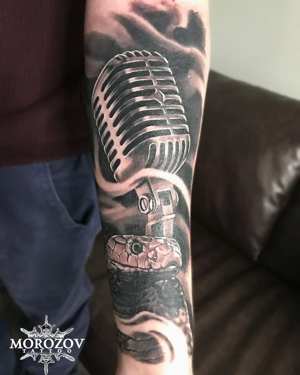 Реализм Microphone, Snake tattoo на Предплечье