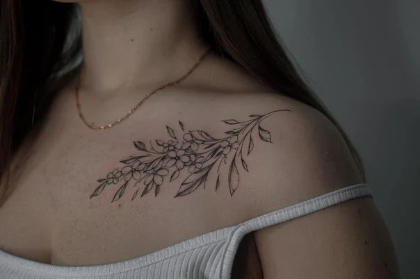Файнлайн Flowers, Leaves tattoo на Collarbone