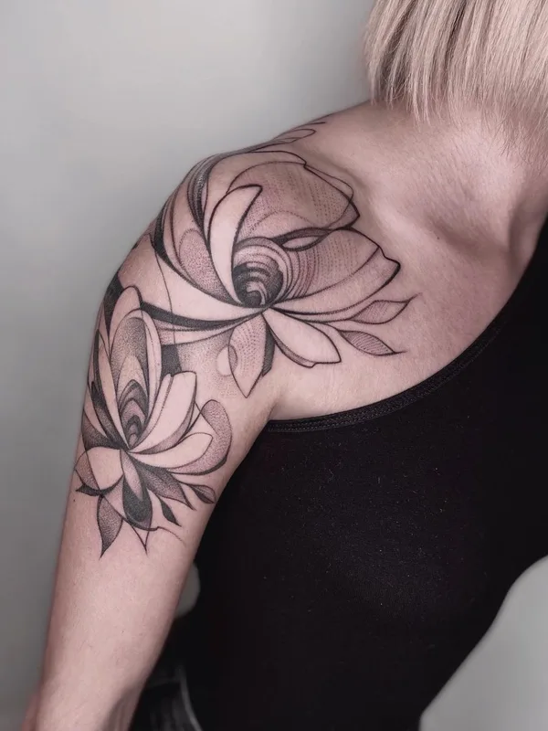 female black and grey linework Tatuaggio su shoulder #51248 | Tatuatore Екатерина Годунова