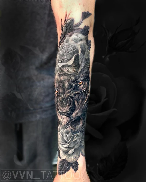 Реализм Tiger, Roses tattoo на Предплечье
