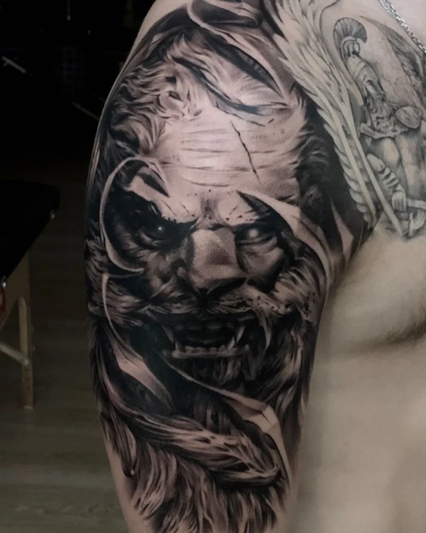 Реализм Lion, Portrait tattoo на Плечо