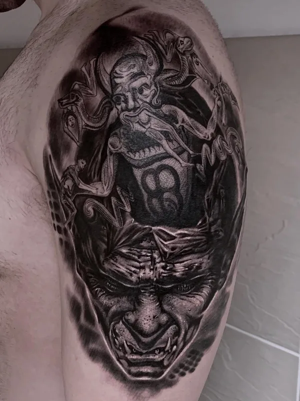 male black and grey blackwork Tatuaggio su shoulder #51321 | Tatuatore Денис Показанов