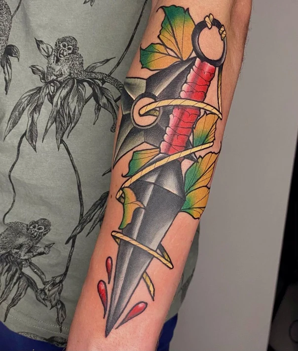 Традиционная Dagger, Leaves tattoo на Предплечье