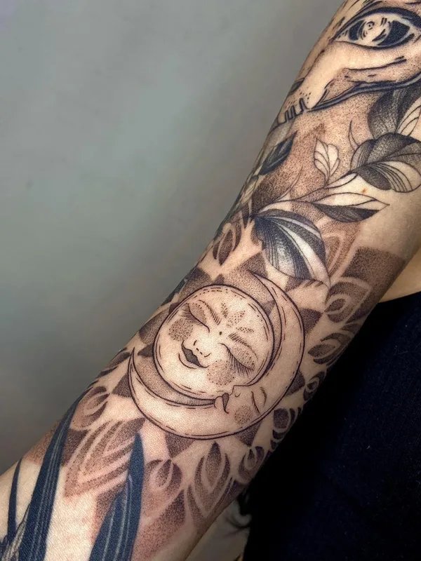 female black and grey linework татуировка на forearm #51430 | Тату мастер Кристина Котова