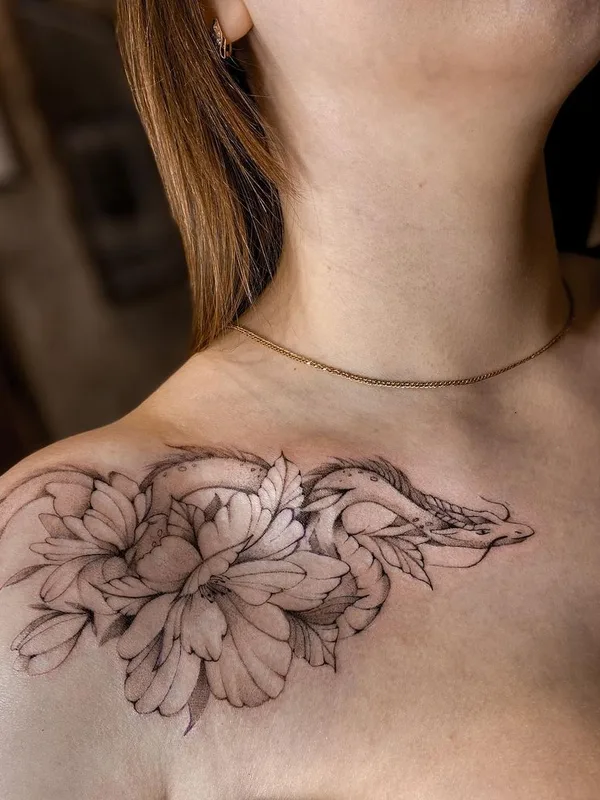 female black and grey fineline татуировка на shoulder #51433 | Тату мастер Кристина Котова