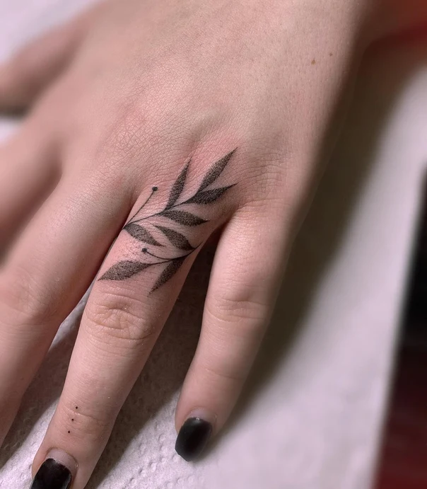 Ботаническая Leaf tattoo на Палец (рука)