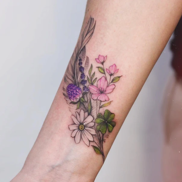 Ботаническая Flowers, Feather tattoo на Предплечье