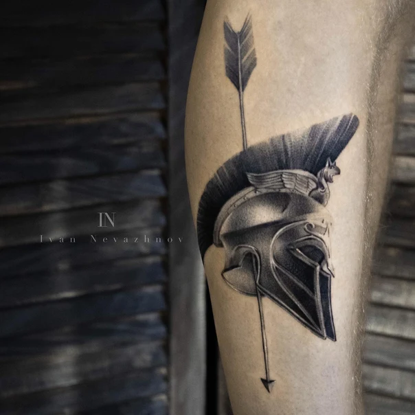 Реализм Helmet, Arrow tattoo на Предплечье