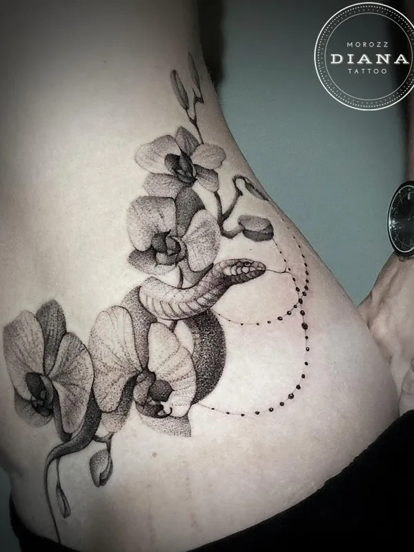 female black and grey black and grey tattoo auf side #51570 | Tätowierer Диана Коновалова
