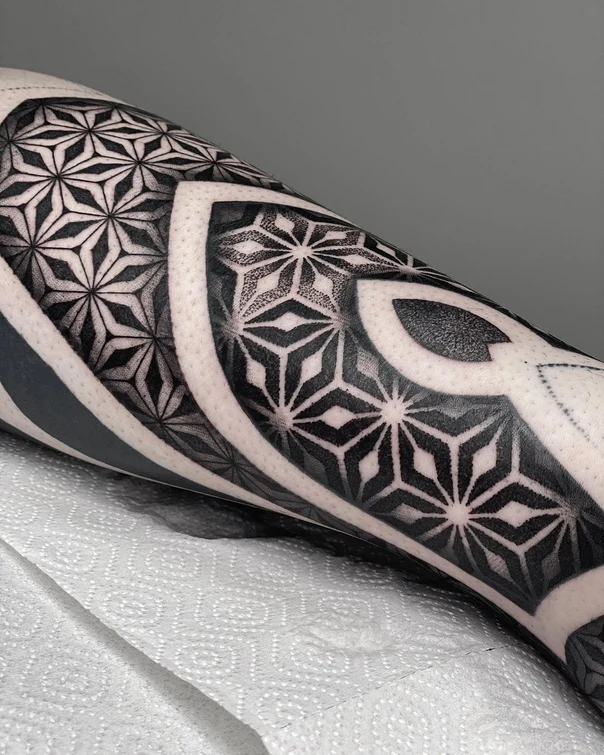 Геометрия Geometric, Star tattoo на Икра