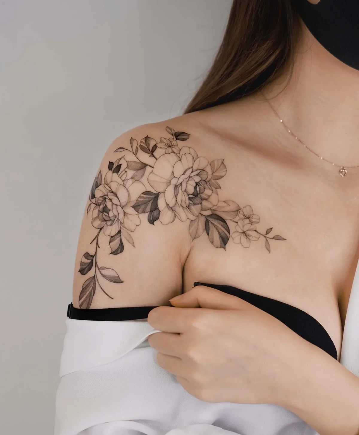 Tatuatore a linea sottile della Corea