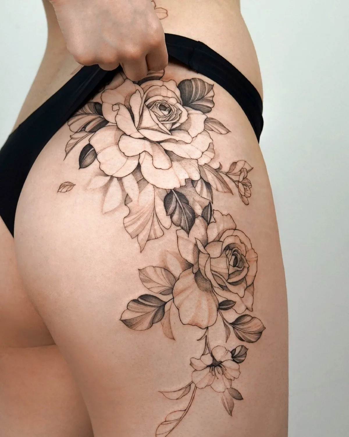 Tatuaggio a linea sottile Seoul Zee