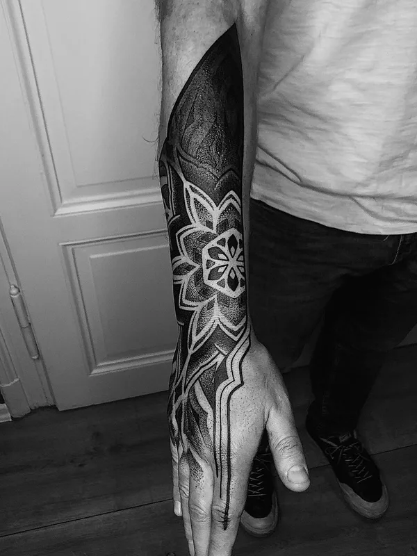 black and grey blackwork татуировка на forearm #51637 | Тату мастер Ksenia @nayantara.tattoo
