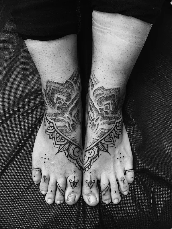 black and grey ornamental татуировка на foot #51636 | Тату мастер Ksenia @nayantara.tattoo