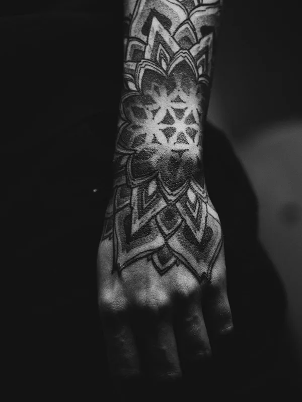 black and grey mandala татуировка на forearm #51645 | Тату мастер Ksenia @nayantara.tattoo