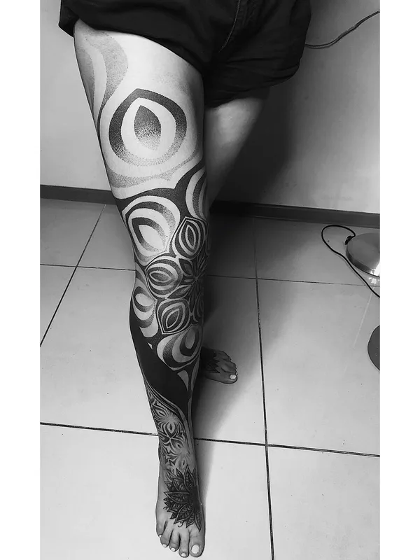 black and grey blackwork татуировка на full leg #51632 | Тату мастер Ksenia @nayantara.tattoo