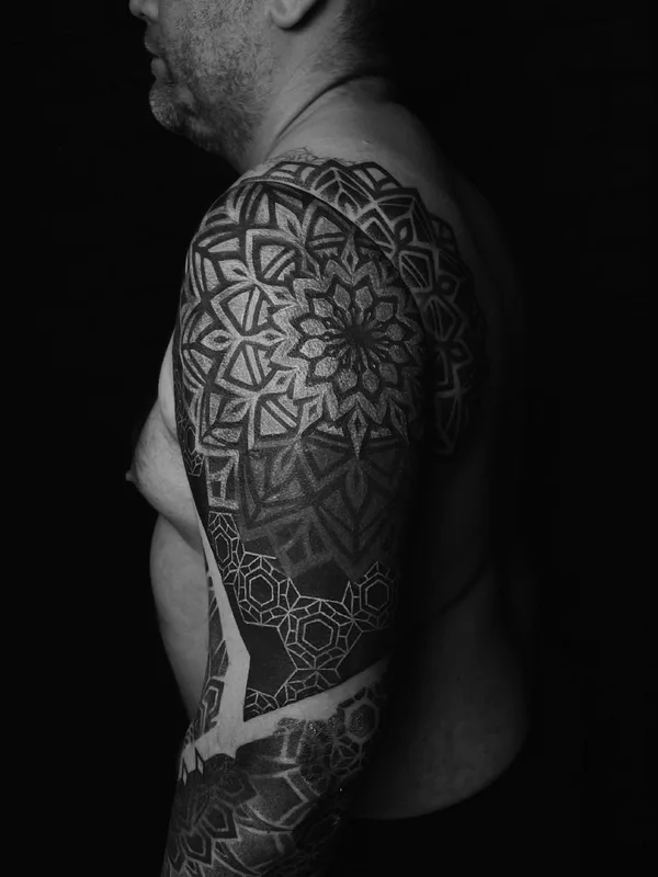 male black and grey geometric татуировка на full sleeve #51648 | Тату мастер Ksenia @nayantara.tattoo