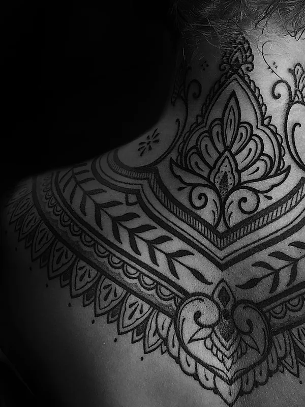 black and grey ornamental татуировка на back of neck #51640 | Тату мастер Ksenia @nayantara.tattoo