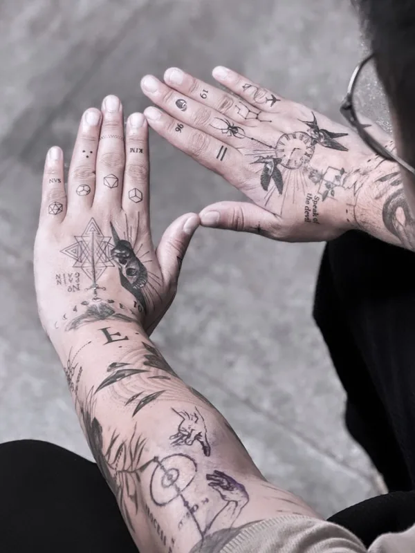 black blackwork татуировка на hand #51675 | Тату мастер Максим Лемо