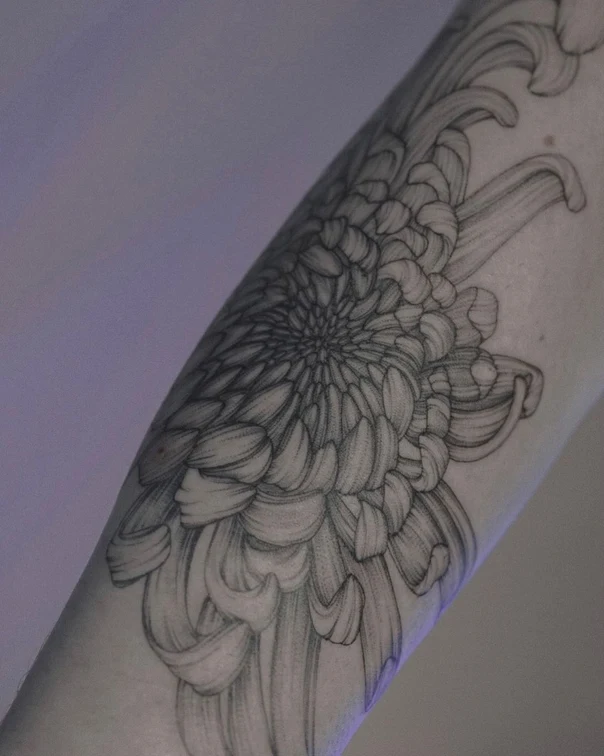 Лайнворк Flower tattoo на Предплечье