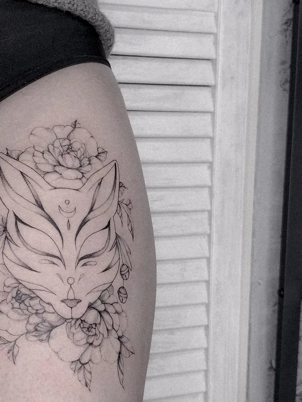 female black and grey linework Tatuagem em thigh #51830 | Tatuador Елизавета Стрельцова