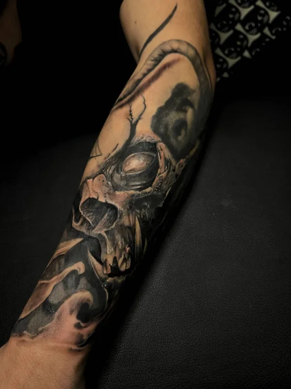 black and grey black and grey Tatuagem em forearm #51870 | Tatuador Максим Жданов