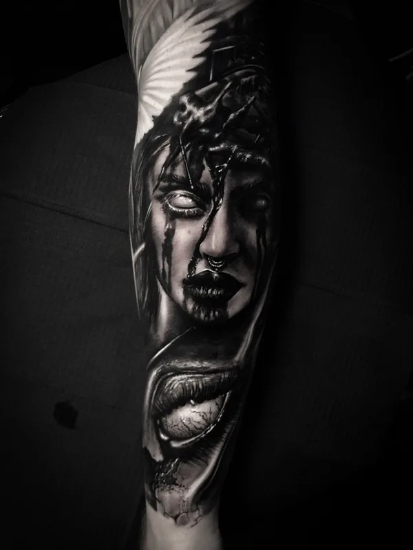 female black and grey realism Tatuaggio su forearm #51915 | Tatuatore Albert Quintero