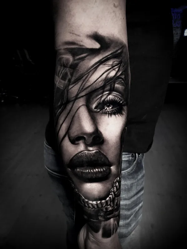 female black and grey realism Tatuaggio su forearm #51910 | Tatuatore Albert Quintero