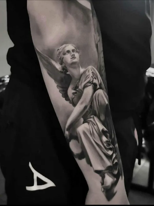 black and grey realism tatuaje en forearm #51976 | Tatuador Daniil Pihla