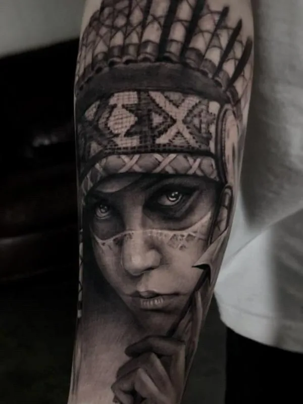 female black and grey realism tatuaje en forearm #51977 | Tatuador Daniil Pihla