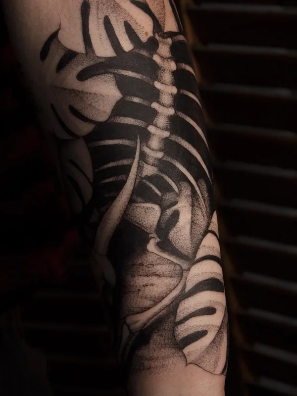 black and grey blackwork Tatuaggio su forearm #52060 | Tatuatore Елизавета Хансен
