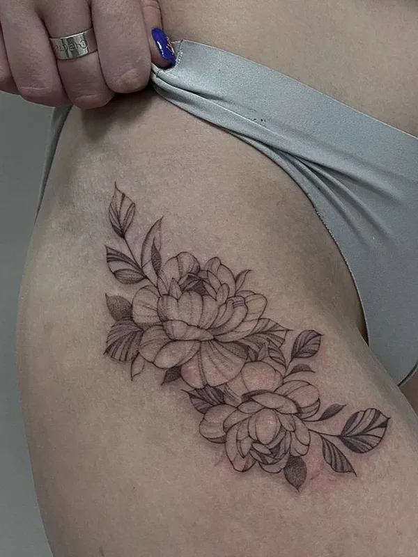 female black and grey fineline tattoo auf thigh #52068 | Tätowierer Мария Коблякова