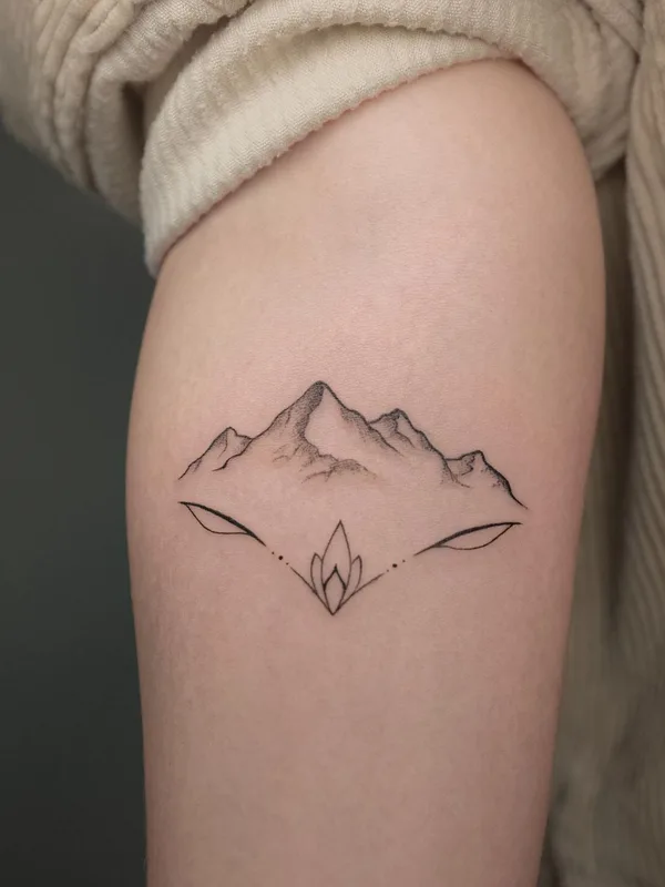 black and grey fineline Tatuaggio su upper arm #52155 | Tatuatore Алиса Ветрова